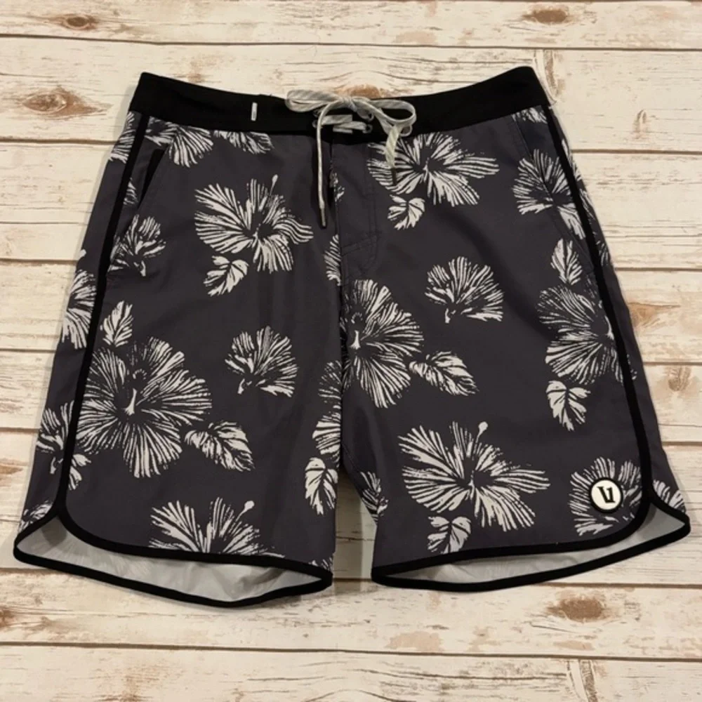 Vuori Men’s Cruise Board Shorts Gray Size 30